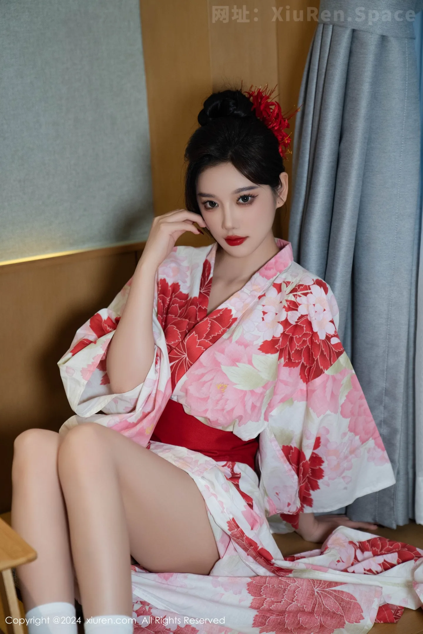 图片[2]-[XiuRen秀人网] VOL.9208 女神杨晨晨性感红色花朵服饰露红色情趣内衣秀丰腴身材诱惑写真96P-秀人网官方网站